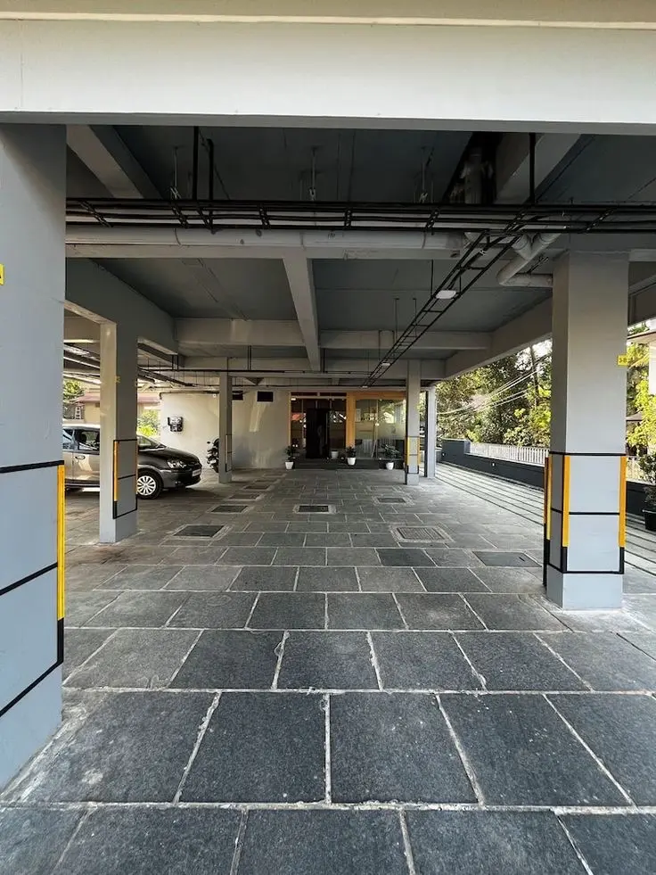 Compound / parking